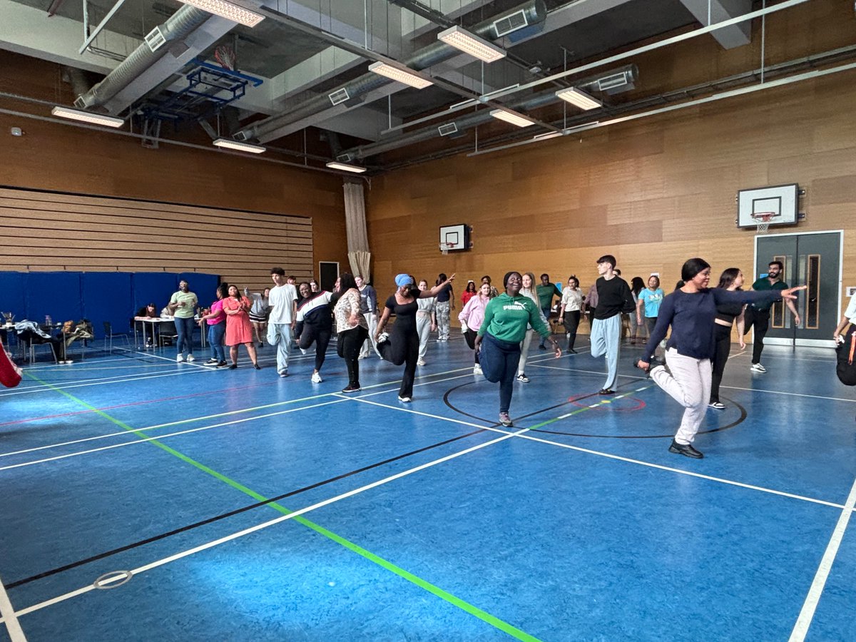 La_ce_Y's tweet photo. Celebrating mental health awareness week by getting S23 cohort moving. Thank you @FionaLedgard. @MMUPBLTutors @MarkHayter1 https://t.co/MpIFd8aQd1