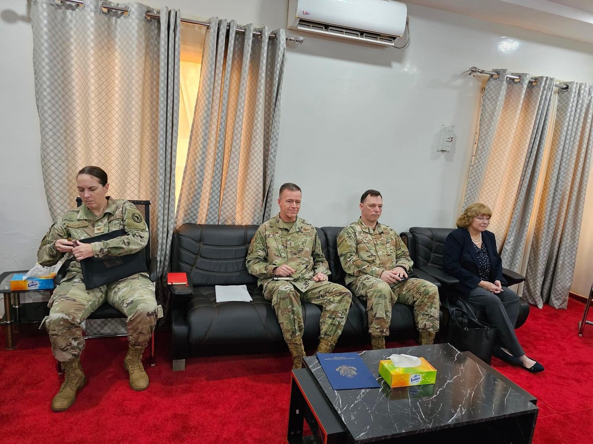 #Niger🇳🇪 Defense Minister General Mody & other CNSP members met with US🇺🇸 Ambassador FitzGibbon, Major General Ekman (Africom), Assistant Secretary of Defense Maier & Lt. General Anderson (Joint Staff) to discuss the withdrawal of US troops from AB101 in Niamey & AB201 in Agadez.