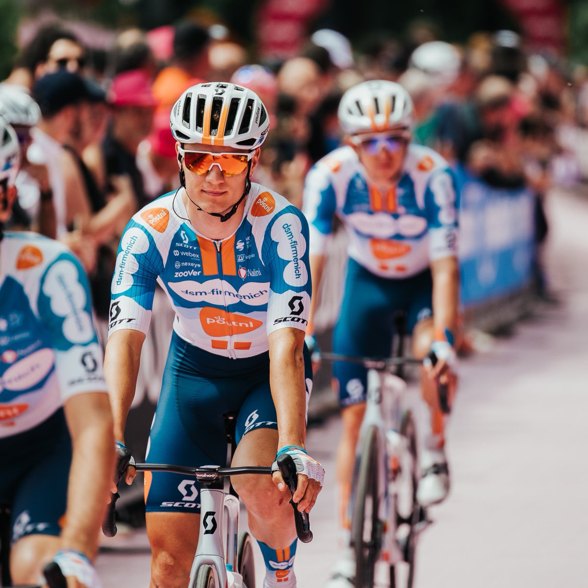 😔😔😔

A crash in the finale sees @FabioJakobsen and @TobiasLund_ come down in the sprint. Both of the guys got back up and made their way across the finish line.🏁

We will provide updates on them later if needed!

#GirodItalia🇮🇹