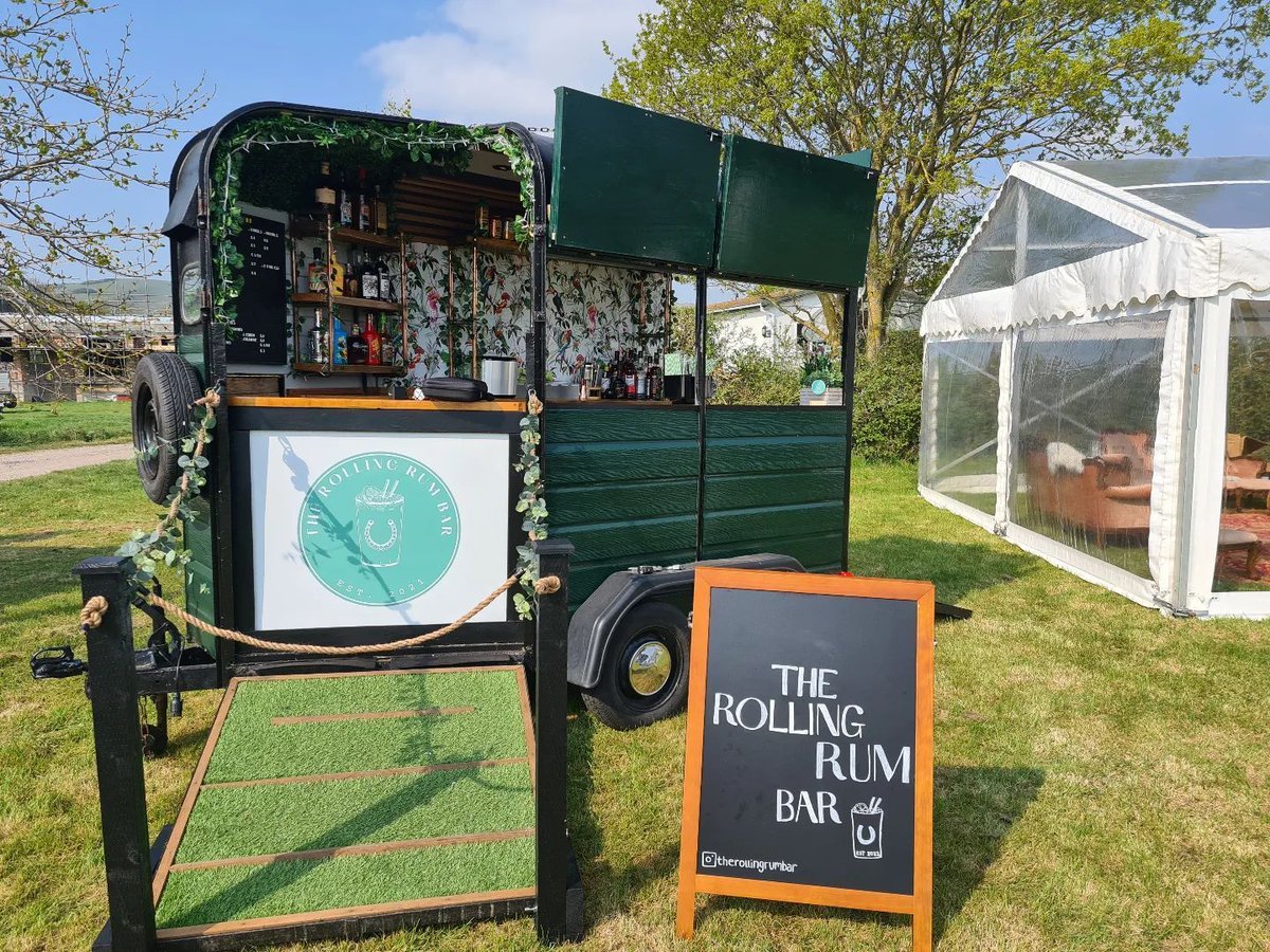 Looking for the perfect way to kick off your wedding celebrations? Look no further than The Rolling Rum Bar! 🥳🍹 This charming mobile bar is here to make your special day even more memorable with delicious drinks and delightful vibes. thecompleteweddingdirectory.co.uk/TheRollingRumB… #mobilebarsussex