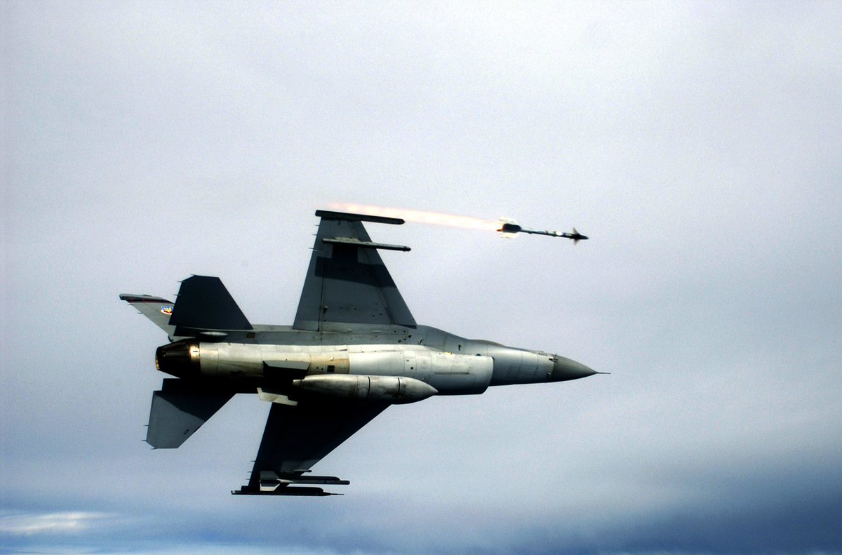 • وزارة الخارجية الأمريكية 🇺🇸 توافق على صفقة بيع محتملة لصواريخ جو-جو من طراز AIM-9X Sidewinder Block II إلى رومانيا 🇷🇴 بقيمة 341 مليون $ • يهدف البيع المقترح إلى تعزيز قدرة رومانيا على مواجهة التهديدات المستقبلية عبر تجهيز أسطولها من طائرات F-16 بصواريخ جو-جو متقدمة