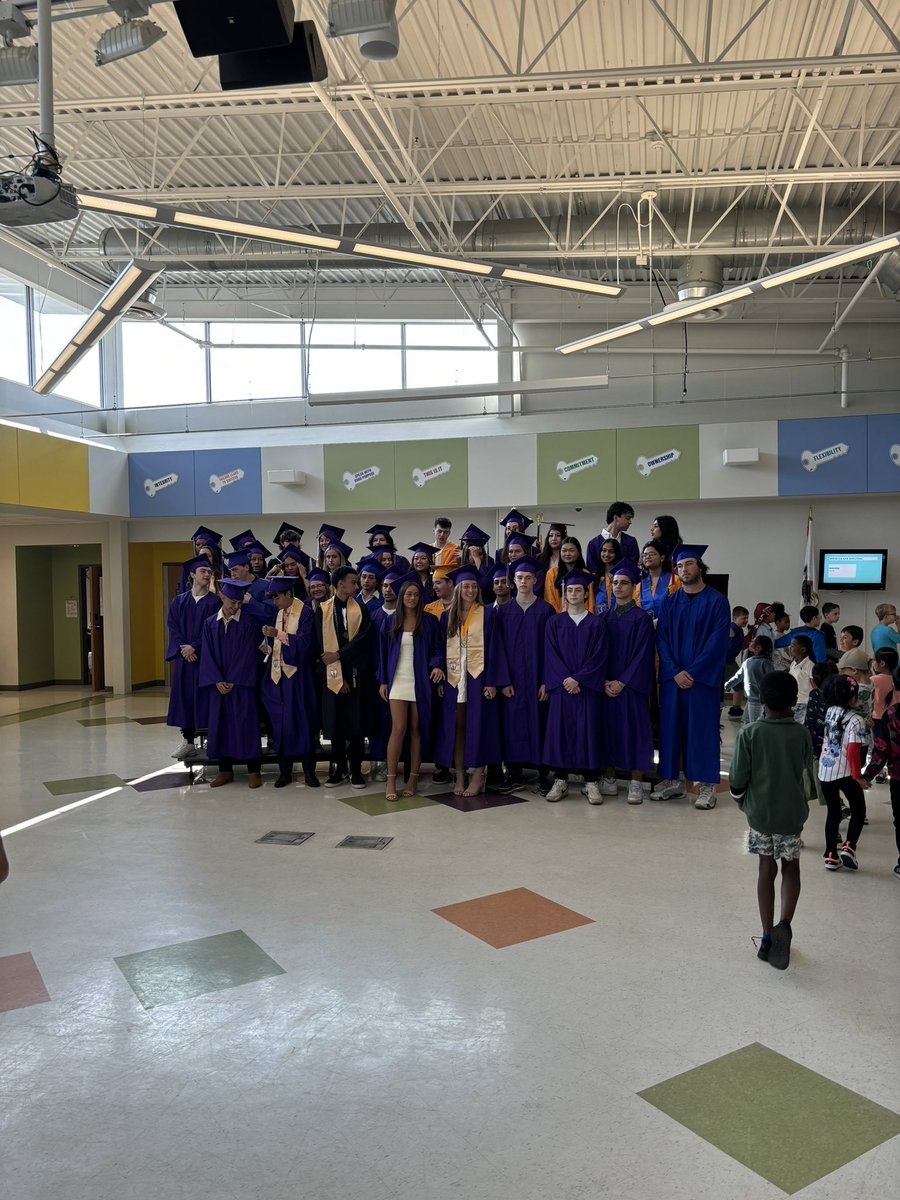 MrSeanMasten's tweet photo. Former CLCS 8th graders now D300 Seniors Graduates!
Congrats to them all!!!
#CoyotePride https://t.co/ILJh76H5dJ