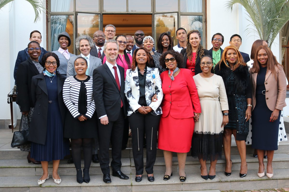 Ambassador @david_martinon bestowed the National Order of Merit to businesswoman Phumzile Langeni for her efforts to further 🇫🇷🇿🇦 business relations and investment. She is the executive co-founder& chairperson of Afropulse, a #femaleowned investment company. Congratulations!