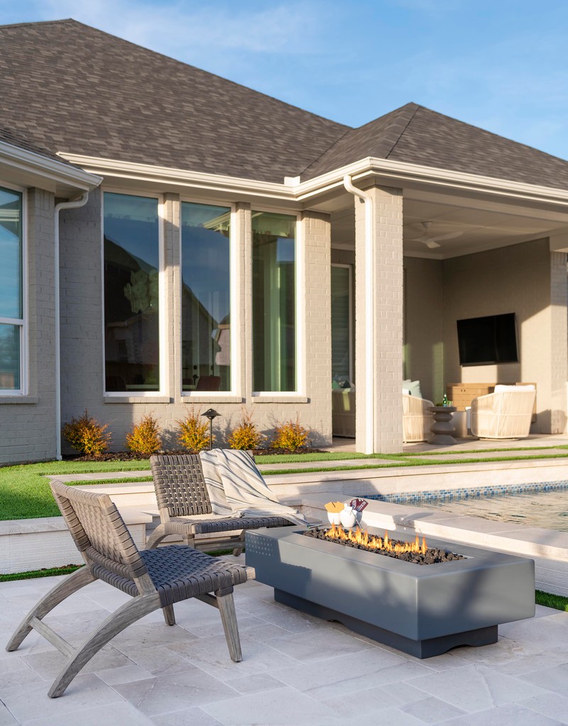 Basking in serenity, poolside by ☀️ and fireside by 🌑

#outdoordesign #outdoorfurniture #outdoorliving #pool #poolside #exterior #patio #outdoorlife #firepit #firepitdesign #fireside #getoutdoors
