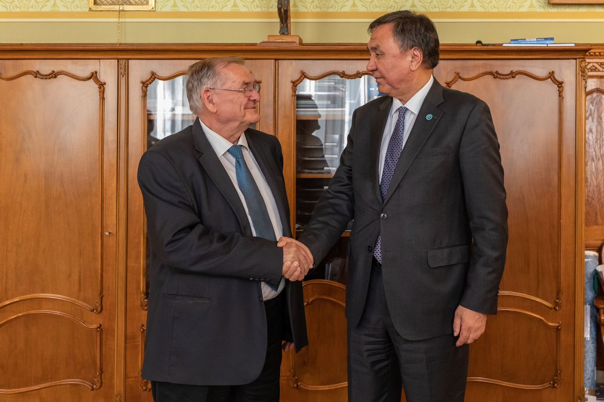 As part of his visit to Hungary, Secretary General of the Organization of @Turkic_States H.E. Ambassador @KubanOmurali met with H.E. Sándor Lezsák, the Vice Speaker the Hungarian National Assembly and Head of Central Asian Friendship Group, in #Budapest on 15 May 2024.