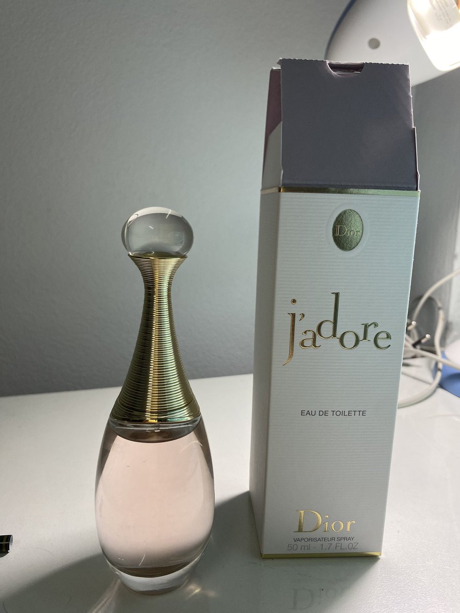 blng_bii's tweet photo. ส่งต่อน้ำหอม Dior jadore กลิ่น Eau de toilette 50 ml ฉีดไปไม่กี่ครั้ง สภาพดีมากเกือบ 100% มีกล่อง ส่งต่อ 4000- ส่งฟรี ต่อรองราคาได้นิดหน่อย สนใจทักมาสอบถามได้คั้บ
#ส่งต่อน้ำหอม #ส่งต่อdior #ส่งต่อดิออ #น้ำหอมdior #perfume #DiorParfume #dior https://t.co/bYYDclEfwi