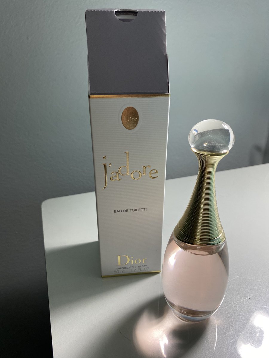 blng_bii's tweet photo. ส่งต่อน้ำหอม Dior jadore กลิ่น Eau de toilette 50 ml ฉีดไปไม่กี่ครั้ง สภาพดีมากเกือบ 100% มีกล่อง ส่งต่อ 4000- ส่งฟรี ต่อรองราคาได้นิดหน่อย สนใจทักมาสอบถามได้คั้บ
#ส่งต่อน้ำหอม #ส่งต่อdior #ส่งต่อดิออ #น้ำหอมdior #perfume #DiorParfume #dior https://t.co/bYYDclEfwi