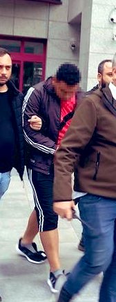 zezeander's tweet photo. Bu çocuk 17 yaşında değil, büyük ihtimalle Türk bile değil.. Neden hala saklıyorlar sizce ismini, cismini? Çünkü tepkilerden korkuyorlar, bu çocuk muhtemelen kaçak bir mülteci, ülkeye nerden ve nasıl girdiği belli olmayan….!

Halen olayı sadece bir gencin katledilmesini olarak görenler var! Olay sadece katledilen masum bir genç değil;

umudumuz..
hayallerimiz..
geleceğimiz..
adalet inancımız…

Yazıklar olsun!