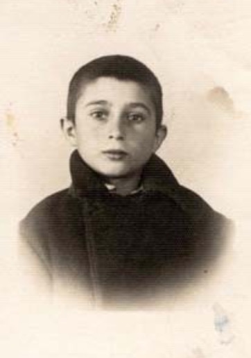 15 May 1930 | A Polish Jew, Berek Ringer, was born in Oświęcim.

In 1942 he was deported to #Auschwitz from Będzin Ghetto. He was murdered in a gas chamber.