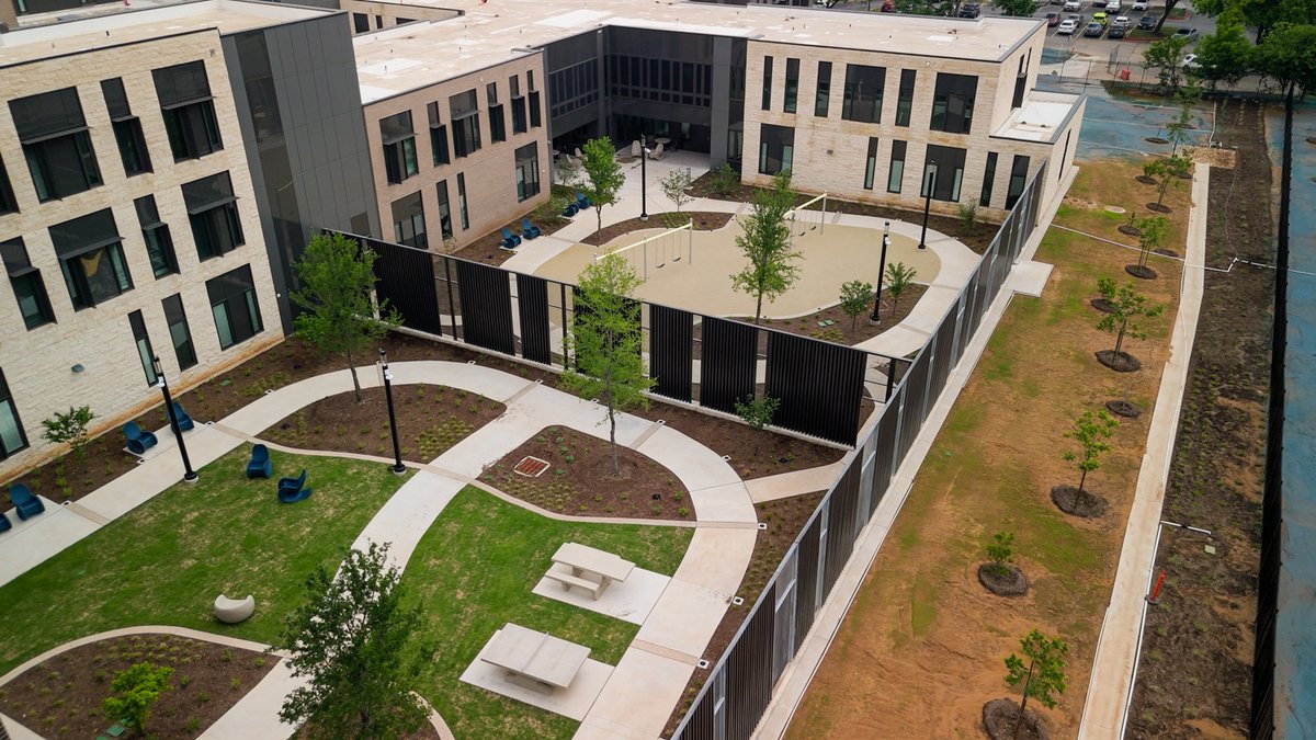 Today is the Austin State Hospital grand opening! The hospital features natural lighting and a variety of recreational spaces that promote healing and recovery. To learn more about the new Austin State Hospital, visit: bit.ly/3QDvjRA
