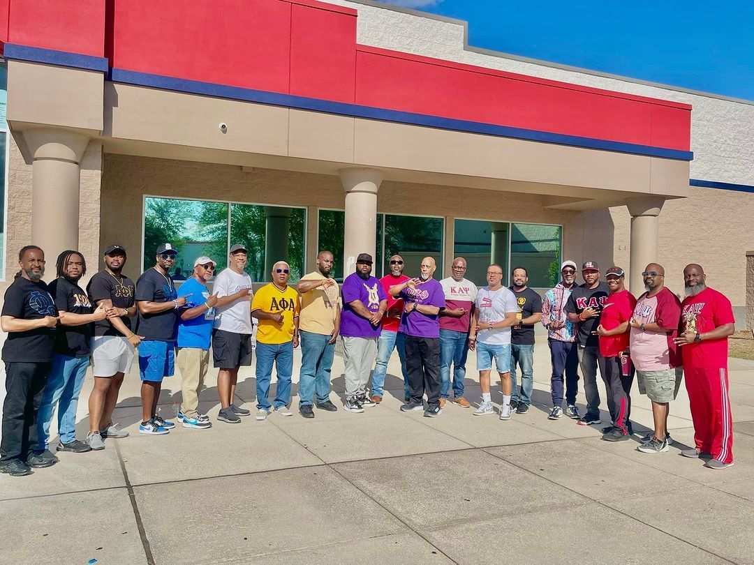 sep_kapsi1911's tweet image. Brothers of the Rock Hill (SC) Alumni Chapter joined forces with the other members of their area National Pan-Hellenic Council to sponsor a voter's registration event for the community.
🔄 @rockhillnupes
#kapsi1911 #sepkapsi1911 #5thobjective #whenweallvote