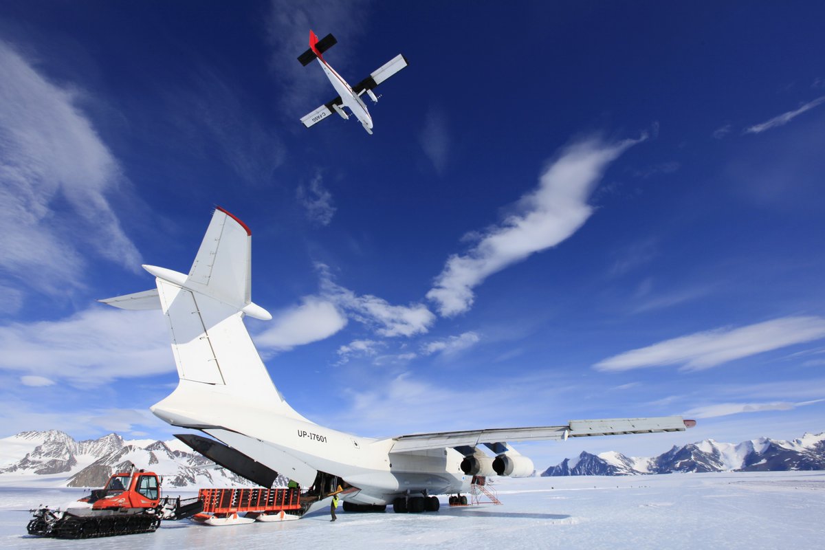 Our Polar logistics in action. 😎 #PolarLogistics #PolarExpedition #ALEadventures Photo: John Beatty