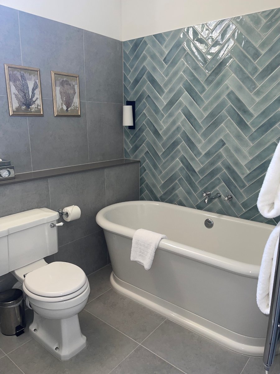 New Place Hotel tweet media