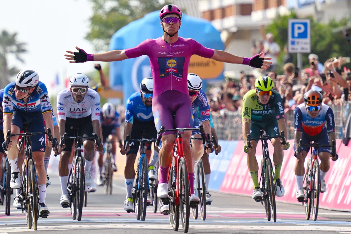 The ‘meraviglioso’ Jonathan Milan sprints to first place and makes cycling Italy rejoice in today's stage of #GirodItalia. Well done Jonathan 🌸, congratulations to the Lidl Trek team 👏👏@giroditalia @LidlTrek #Giro #WeAreTheRiders