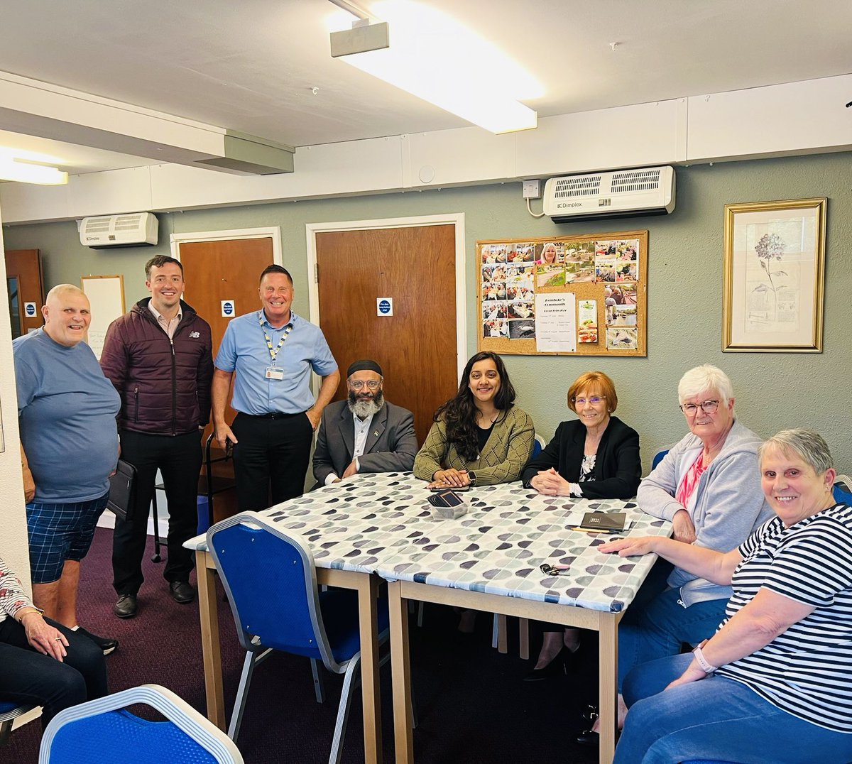 Local residents in Gipton had concerns regarding the cleaning service in their blocks. Cllrs arranged a productive meeting with the local housing manager and cleaning manager to listen to the issues. Overall a good conversation with solutions found to move forward.