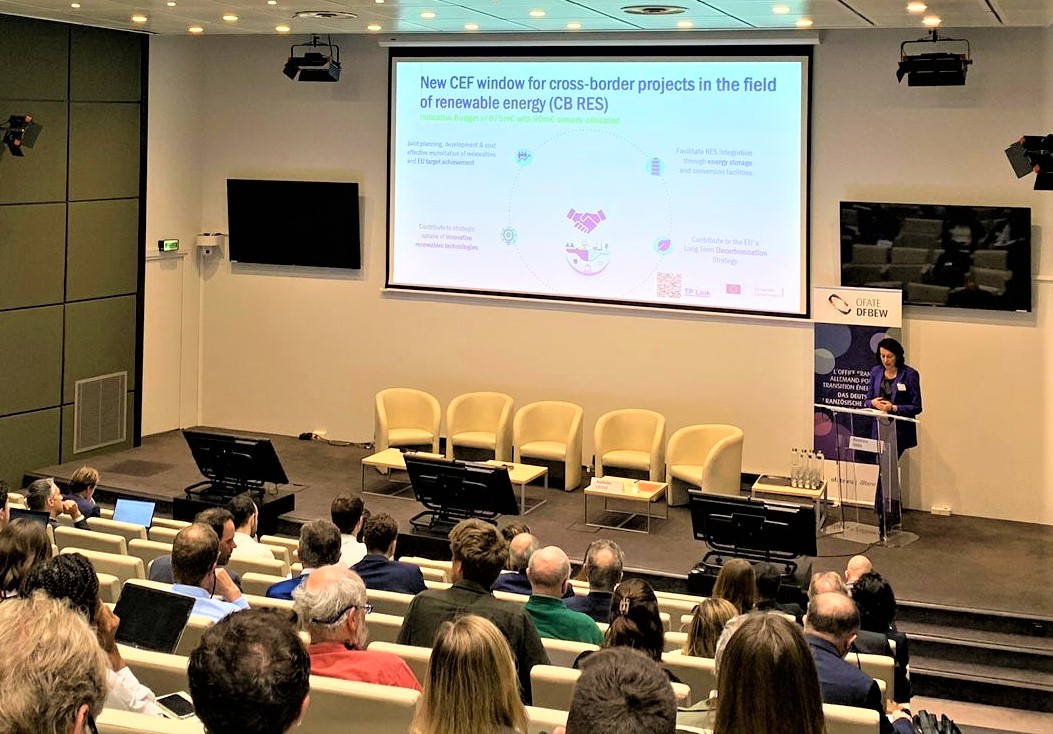 CINEA contributed to the debate by DFBEW/OFATE about the integration of #renewables in the grid.
 
@BeatriceCoda outlined the #EU perspective and financing & legislative framework, and explained how #CEFEnergy supports cross-border #energy grids and cooperation in renewables.