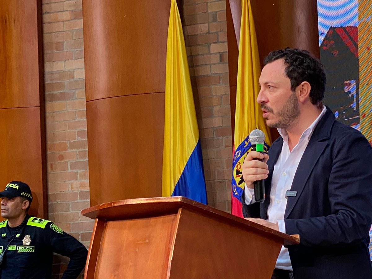 #ConcejoALaCalle  La participación ciudadana es el cimiento de una democracia sólida. Cuando los ciudadanos se involucran activamente en la toma de decisiones de Bogotá, se promueve la transparencia y la legitimidad en cada paso de cada proceso. #BogotáEsTuPlan