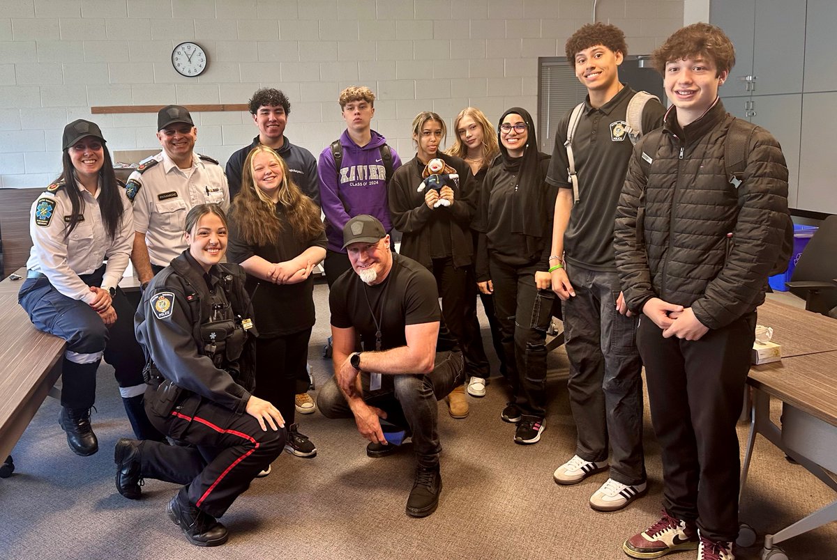 These  students  received an introduction  to Paramedic Services this week. They are participating in a <a href="/HaltonPolice/">Halton Police</a> mentorship program to introduce students to first responders and inspire them to investigate careers in emergency services. Thank You  to PC Flanagan &amp; PC  Minic