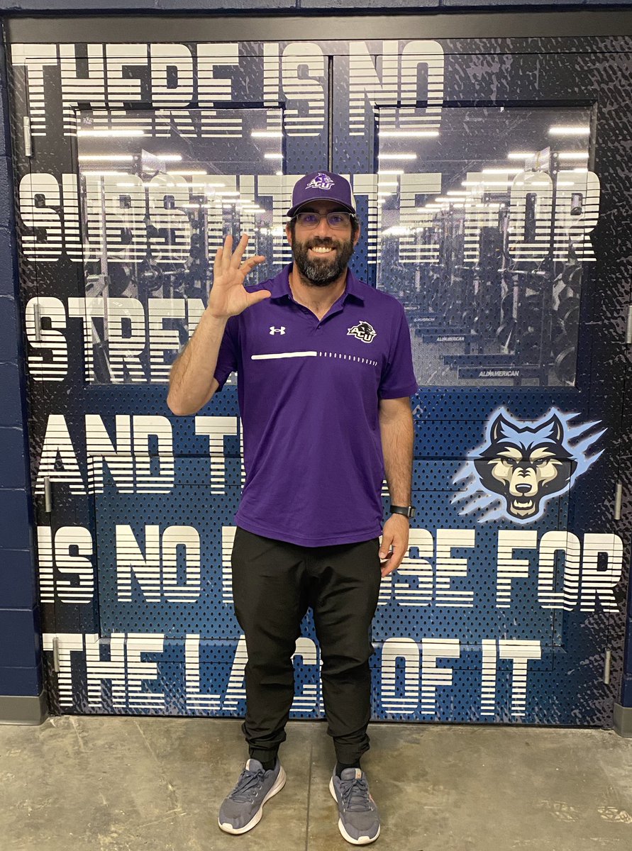 Appreciate @CoachDubin and @ACUFootball for stopping by and recruiting the Wolves! Got to talk some Xs and Os also! #SLR @THSCAcoaches @WPHSbooster @WPlainsWolves @CanyonAthDept @SteveBergeski @GradenL @FBCoachCummings @RecruitTheWest