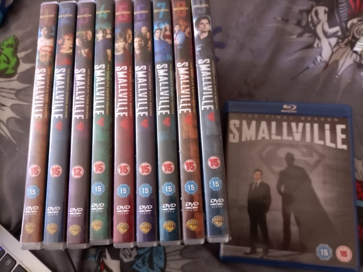 My Smallville boxset is complete! Yes I have a marvel bed cover on, I forgot I have it. @TalkVillePod @michaelrosenbum