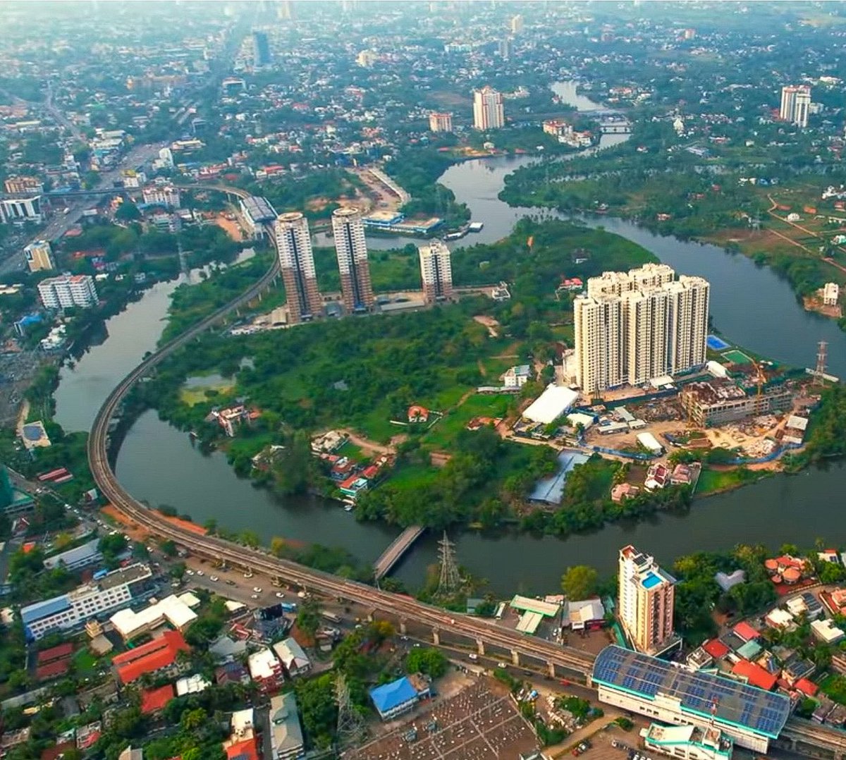 What a city our Kochi is 😍❤️❤️
Urban landscape, Metro, Water Metro, busy mobility hub all in one frame 😲🔥

Vytilla, Kochi 👌

Follow @KochiNext for more news, updates and stunning pictures of our ever growing metropolis