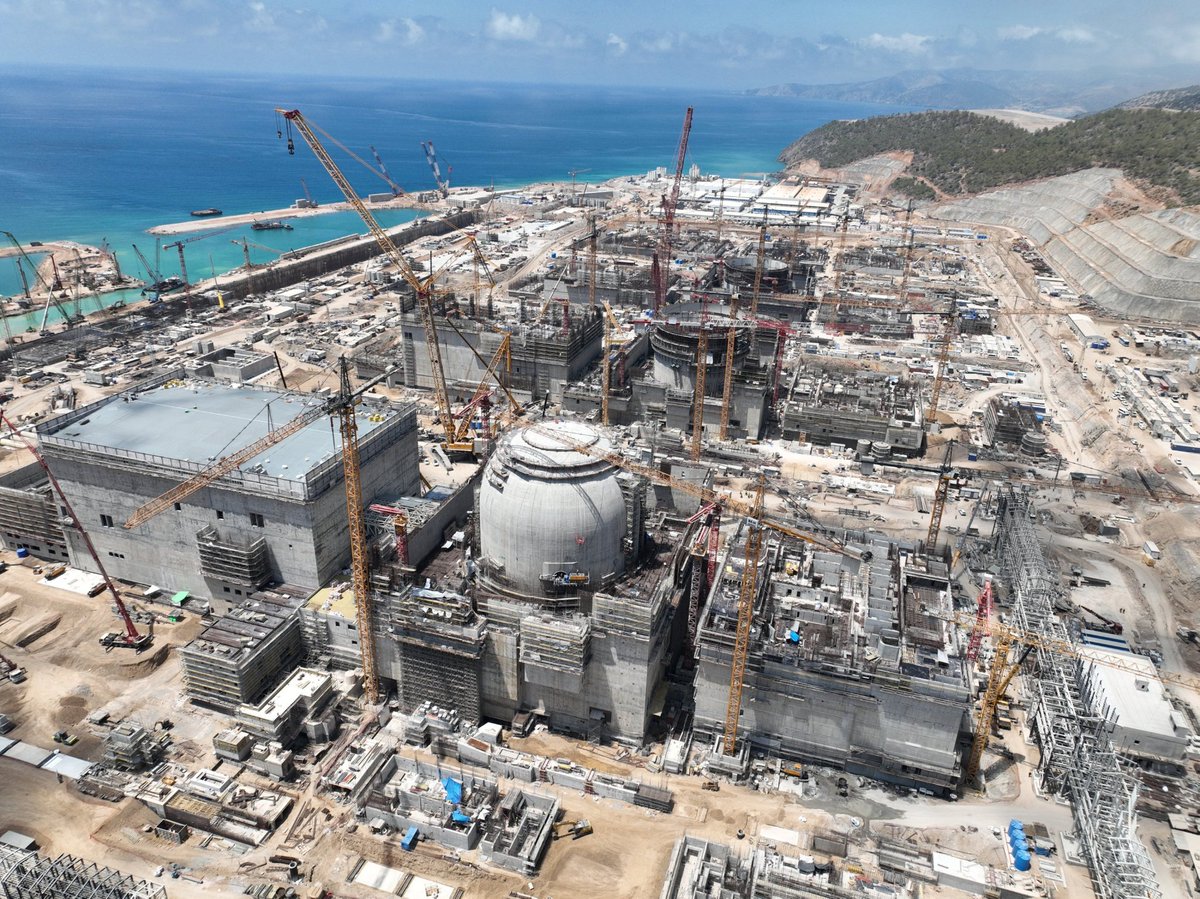 🇹🇷 #Akkuyu Nuclear Power Plant prioritizes security in its design, utilizing pressurized water reactors renowned for their advanced safety systems equivalent to 3+ Generation reactors, each boasting a 1200 MW capacity. These state-of-the-art #VVER-1200 reactors have been