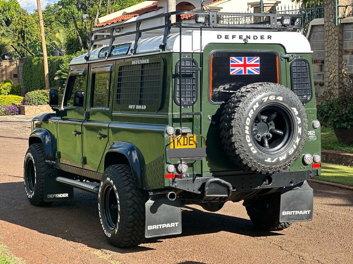 Nunueni hii mpige Overlanding kama @AlphaLandRover

LAND-ROVER DEFENDER
 year 2015
 Manual 2.5L Diesel engine
ORIGINAL PAINT
 REVERSE CAMERA NEW COOL MUSIC
All TYRES LOW MILEAGE
ASKING PRICE 4M nego... Dm