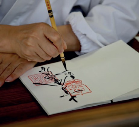 🖋️Vols descobrir el món de la cal·ligrafia japonesa amb pinzell i tinta de la mà de l'artista Yuko Kato? 

🔵 Fem un camí i una muntanya
📅 18 de maig de 2024
➕ 6 
⏰ 17 h
📍 @museuemporda #Figueres
👉 menutsgirona.cat/ca/agenda/call…

#menutsgirona #art #museuemporda #tallersfamiliars