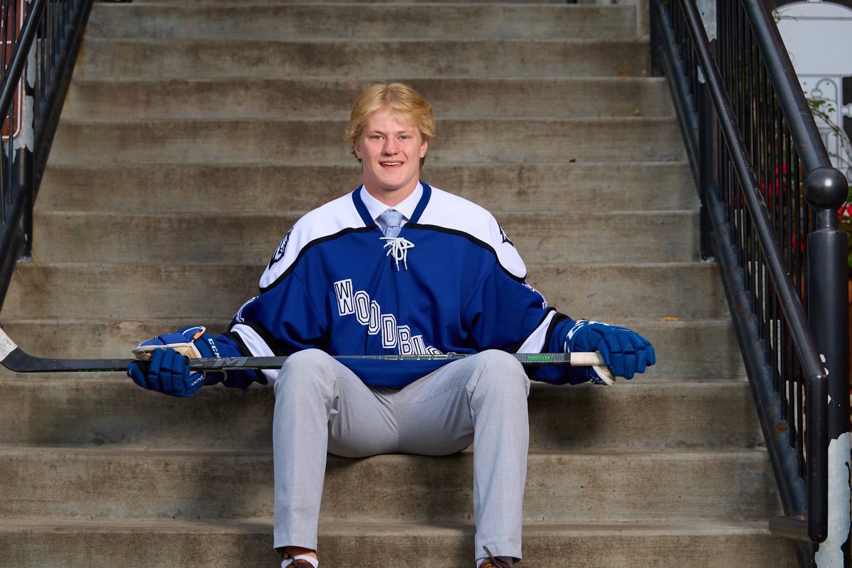 WDBYHockey's tweet photo. Congratulations to Joey Lucius for being honored as the 2024 recipient of the Brad Mauder Memorial Scholarship. Brad's memory lives on in many of our lives; proud to see Joey bring the same kindness to others that Brad was so well known for. 👏👏 https://t.co/cZSSDtkQNQ