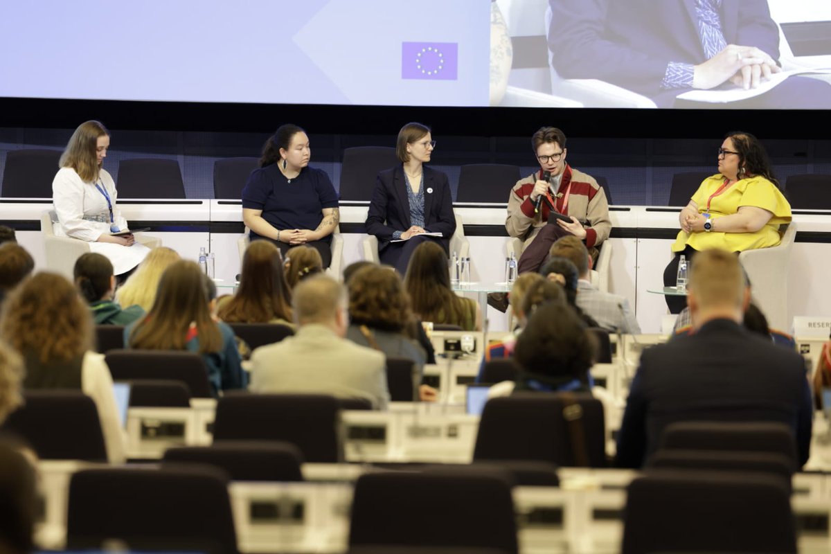 Today was the very first EU-Arctic #Youth Dialogue! It brought together young people from across the region to discuss the challenges they face, & how they can get their voices heard effectively and their policy recommendations included. #EUArcticForum