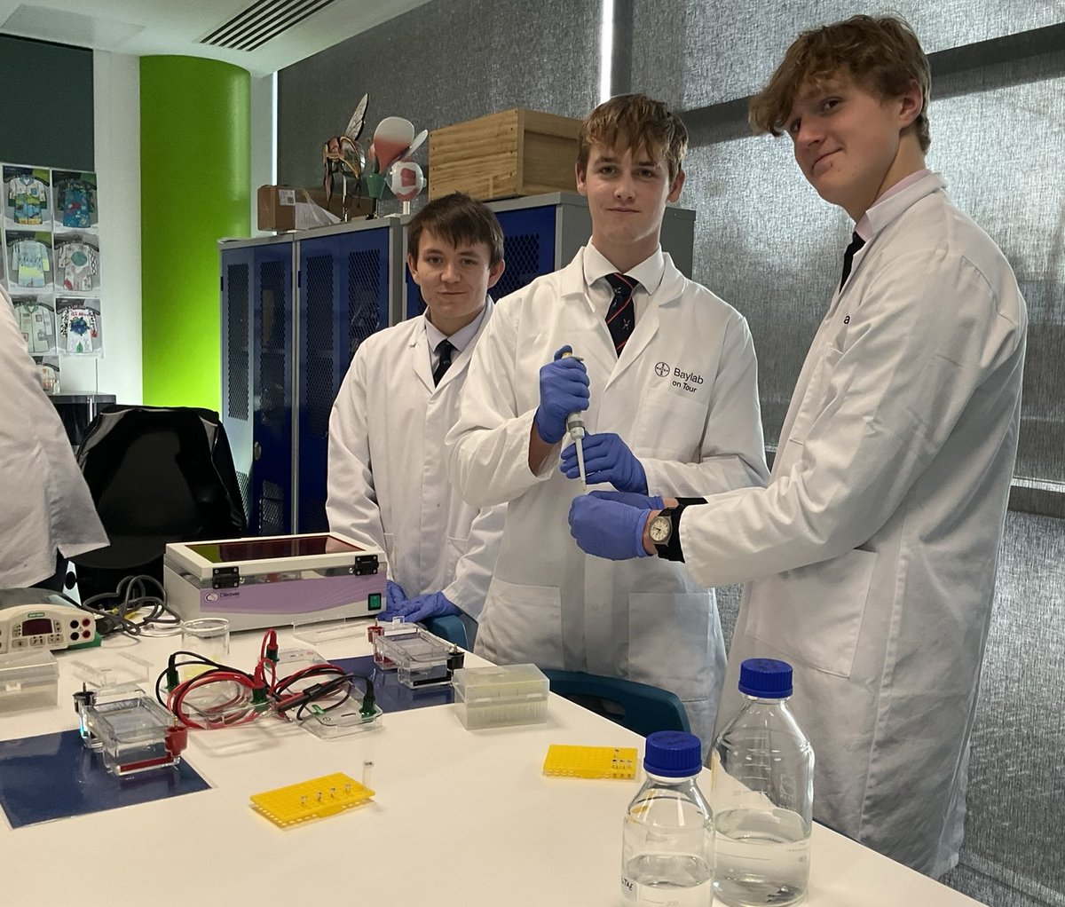 #PangCollSixth recently visited Bayer Labs.  Hands on from start to finish, they completed a required practical in a professional laboratory!  A fantastic experience! #PangCollScience