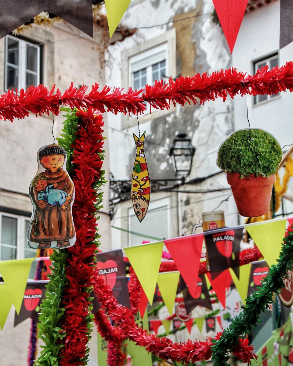 visit_lisboa's tweet photo. Get ready for the best month of the year! Lisbon's Popular Saints Festivities turns the city into an immense and sprawling party with sardines, beer and manjericos. 🎉

#VisitLisboa 
https://t.co/wzvliFTQt9
📍 Lisboa
📷  @rgcbatista https://t.co/ke2KNyZR1e