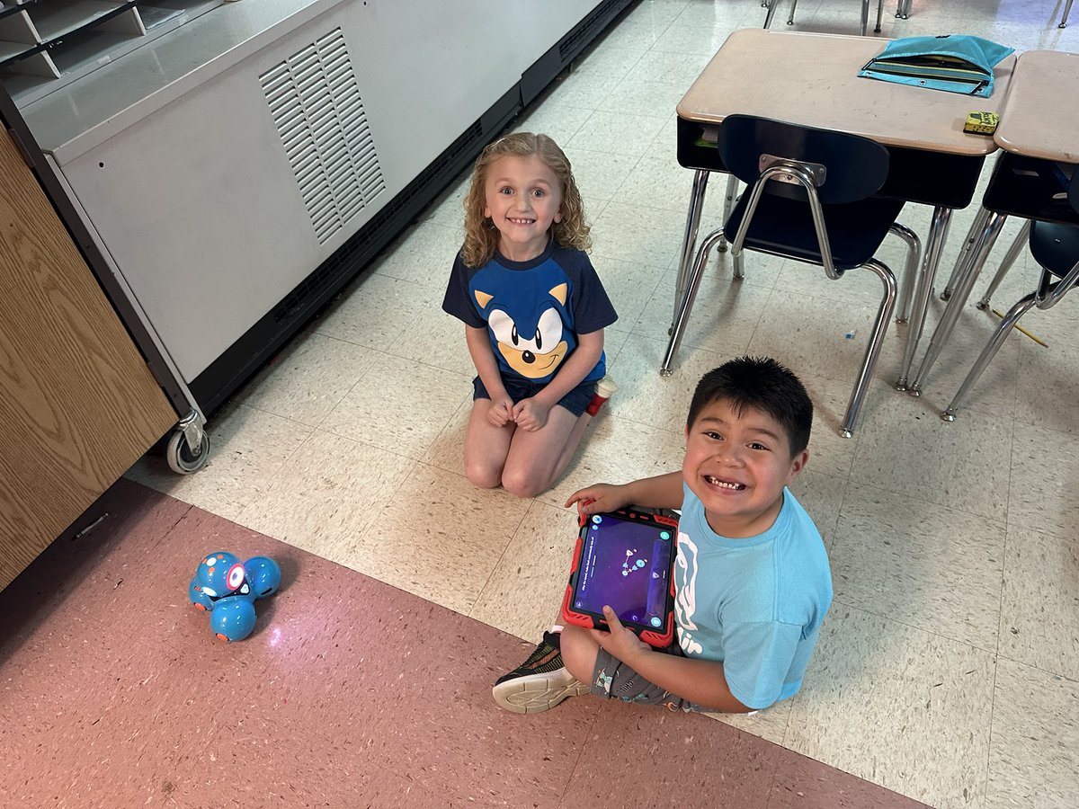 rachel_hend's tweet photo. T is for Transportation! What better way to learn than by coding robots! Yeah, first graders are coding. These kids are awesome. @ChristianaES1 https://t.co/mpkFl2PRVy