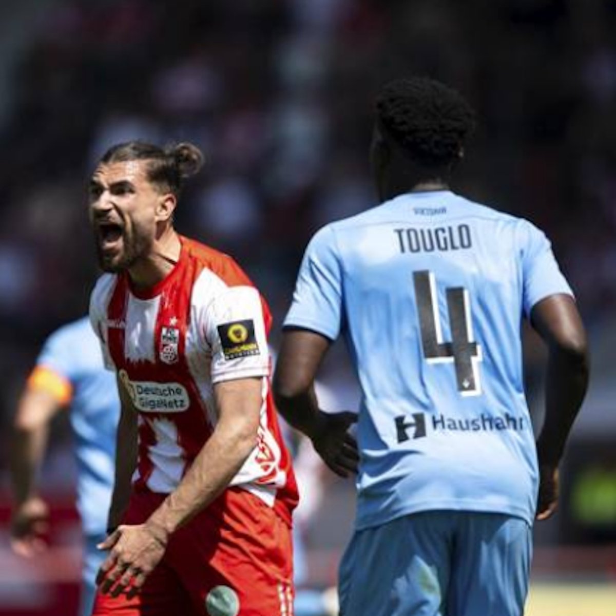 Benny ist krank, daher gibt es auch wegen der kurzen Vorlaufzeit eine ungeschnittene Clemens-Folge.

Ach  ja, ein Fußballspiel gabs ja auch noch. Erfurt verliert wie immer,  dieses Mal 1:4 beim letzten Heimspiel dieser Saison gegen die Berliner  Viktoria.

erfurterfancast.podigee.io/57-c_uncut