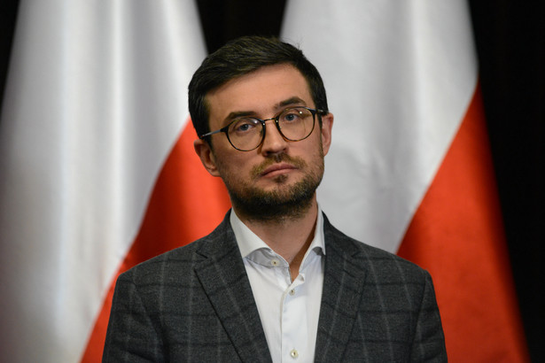 Mat1FN_'s tweet photo. wchodzę do fryzjera i mówię na CW3LA a pani tak: #matura #matura2024 https://t.co/el9lxSjVvr