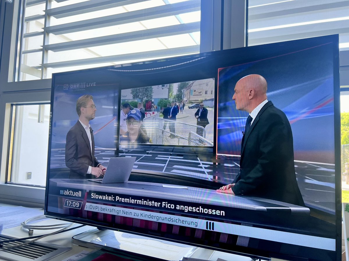 Lou Lorenz (@lou_lorenz) on Twitter photo Eben haben wir in unserem Wahlstudio mit Alexandra Nöbauer für unsere neues Format, das am Dienstag startet, geprobt, da kam die Meldung des Attentats auf den slowakischen Ministerpräsidenten Fico - schon waren <a href="/ReinerReitsamer/">Reiner Reitsamer</a> und <a href="/WolfgangGeier/">Wolfgang Geier</a> auf Sendung.
Allerbestes Team! Eben haben wir in unserem Wahlstudio mit Alexandra Nöbauer für unsere neues Format, das am Dienstag startet, geprobt, da kam die Meldung des Attentats auf den slowakischen Ministerpräsidenten Fico - schon waren <a href="/ReinerReitsamer/">Reiner Reitsamer</a> und <a href="/WolfgangGeier/">Wolfgang Geier</a> auf Sendung.
Allerbestes Team!