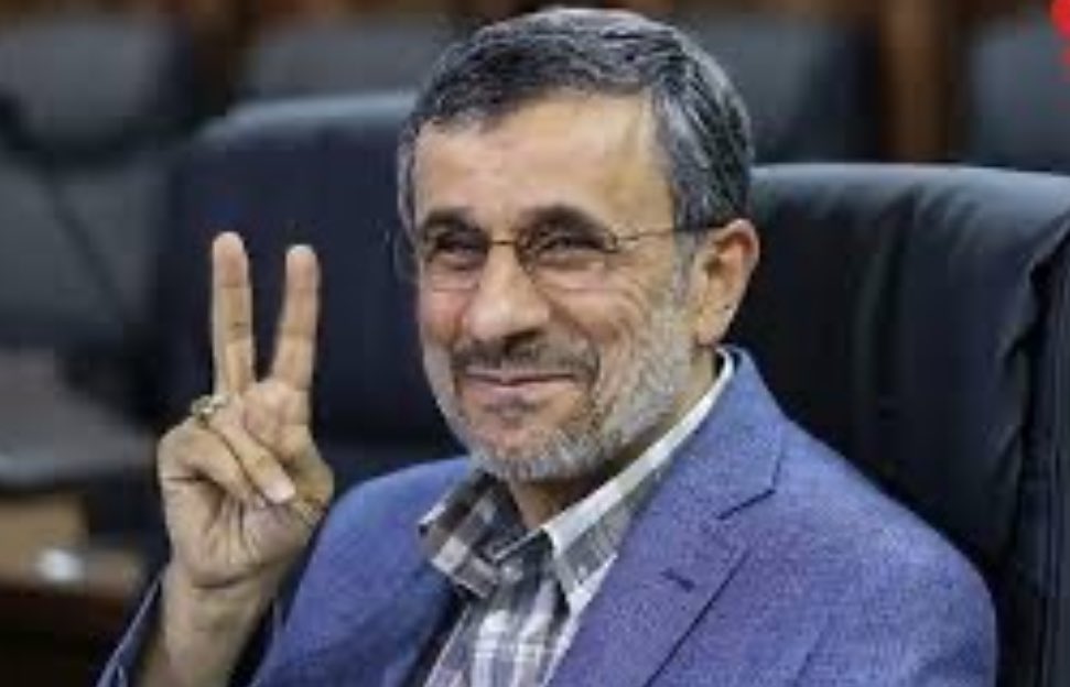 احمدی نژاد در خبرگزاری صامت اعلام کرد : حالا که من و تو مثلث هاتون جا ندادید «ما» هم شنبه ها رو‌تعطیل کردیم . دیدید کت تن کیه ؟! 
#مثلث_جوبایدن_زلنسکی_رضاپهلوی_نتانیاهو