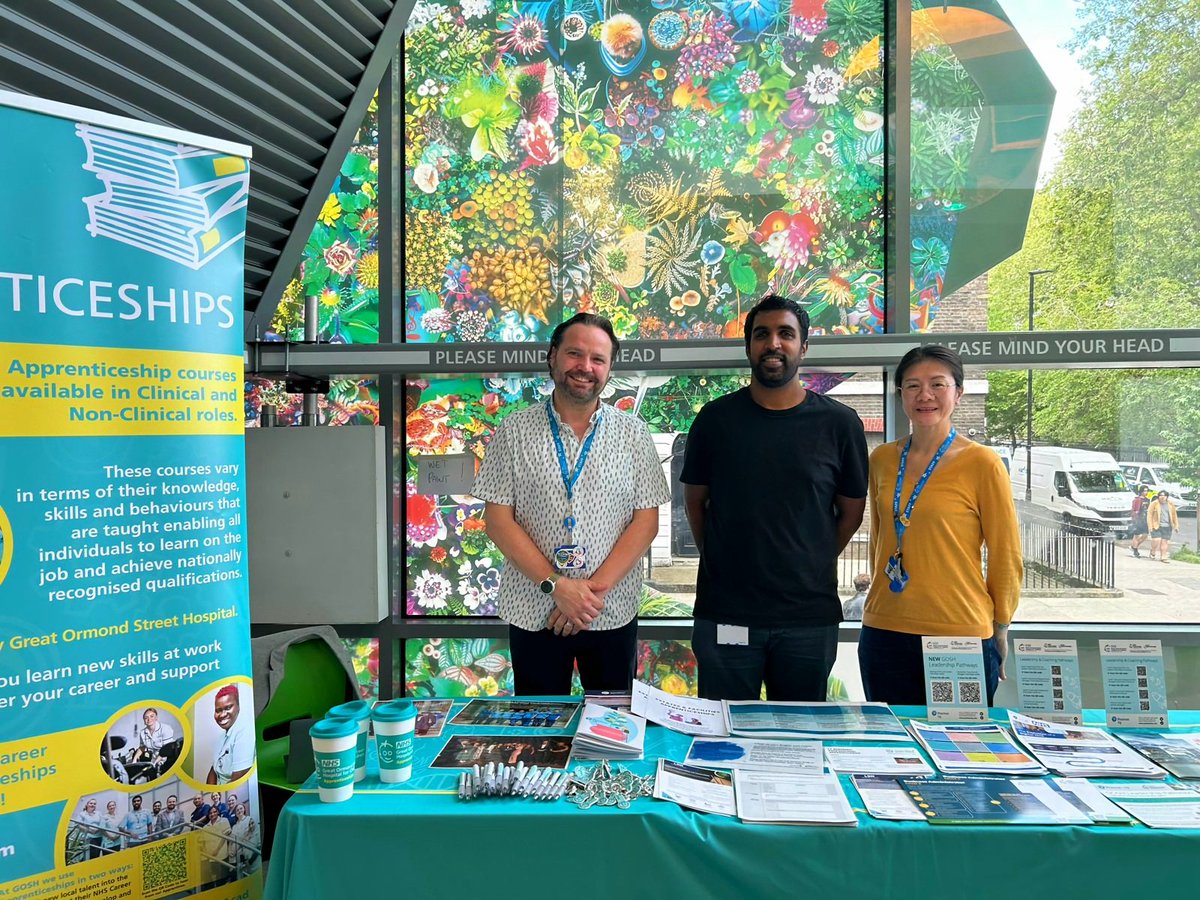 Today we showcased our Apprenticeships offering to our teams in the GOSH Staff Lagoon😍 part of our wonderful variety of education activity across the Trust for Learning at work week 24 thanks to Ansel and our new Apprentice Shifa+Yushu @GreatOrmondSt @GOSHLearnAcad @GOSHCharity