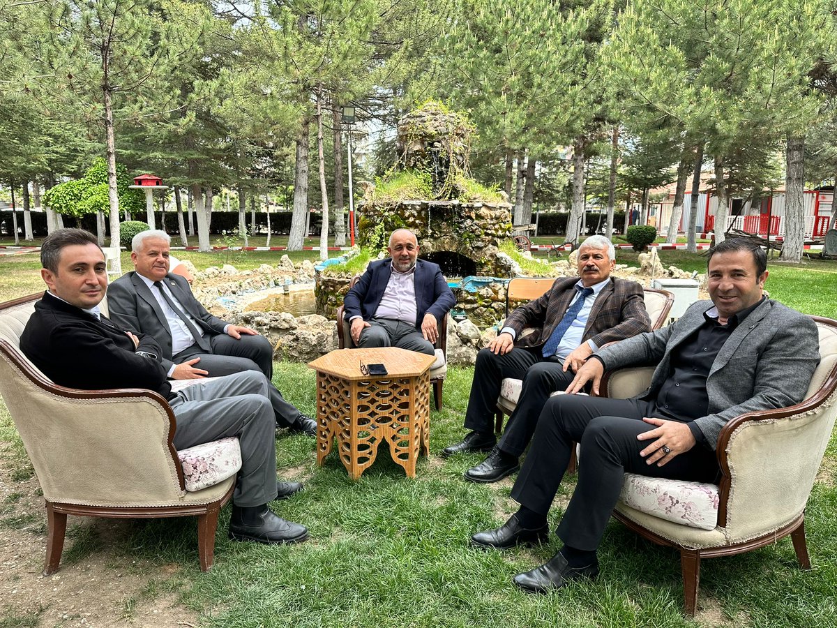 İl Müdürü Kasapoğlu tespit ettiği eksiklikler doğrultusunda Tınaztepe, Sultan Divani Yurdu'nda bakım onarım talimatlarını verdi. 
Kasapoğlu daha sonra 
▪️Erkmen Belediye Başkanlığı
▪️Açık Ceza Evi Müdürlüğünü ziyaret etti.
<a href="/OA_BAK/">Dr. Osman Aşkın Bak</a> <a href="/gencliksporbak/">Gençlik ve Spor Bakanlığı 🇹🇷</a>