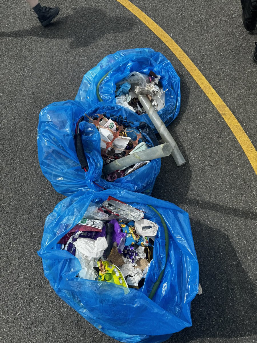 What a lovely afternoon spent at @pinvinfed with the reception class. The 4-5 year old litter picked their school grounds enthusiastically ensuring every piece of litter was collected. Just look at their efforts 3 litter filled bags from 19 kids. Wow