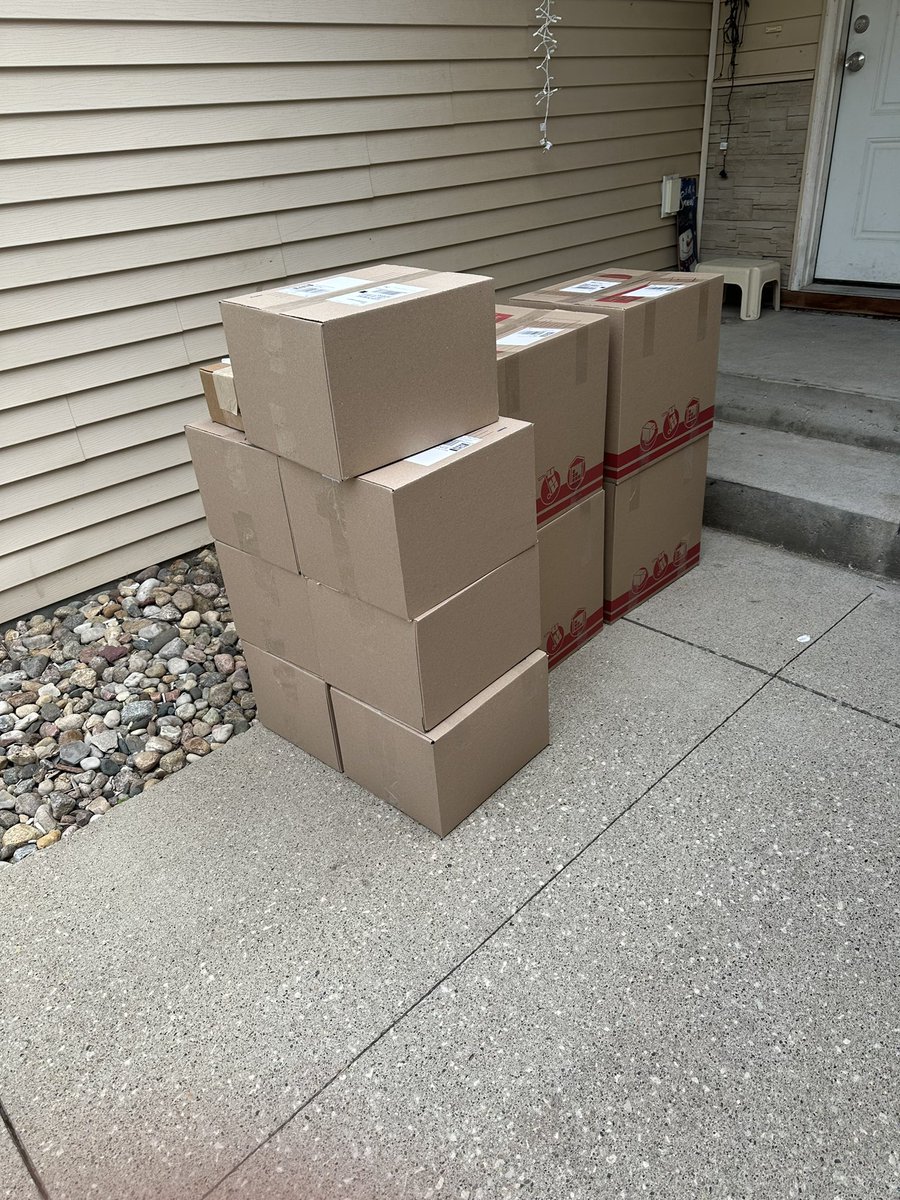 1devan7's tweet image. First shipment of many out of the new place. 800+ units 🫡