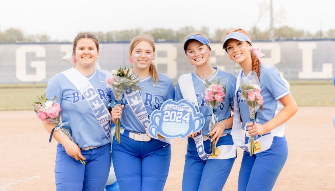 BerlinBearsSB's tweet photo. Thank you to our amazing 4 seniors for your leadership, energy, and passion for the game we all love. You have left quite the legacy behind for this program. Congrats to the class of 2024 ππ©βπ
#BearFam @avakresak87 @ella_erwine @melaina_roach @GraceKemper24 https://t.co/xk4JIUdecH