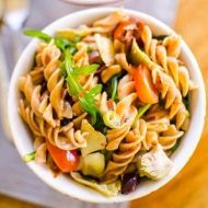 Sundried tomatoes and olives go into this mouthwatering pasta salad recipe - make it today! RECIPE: buff.ly/2pbMn3S #salad #pasta buff.ly/4aaUIIV