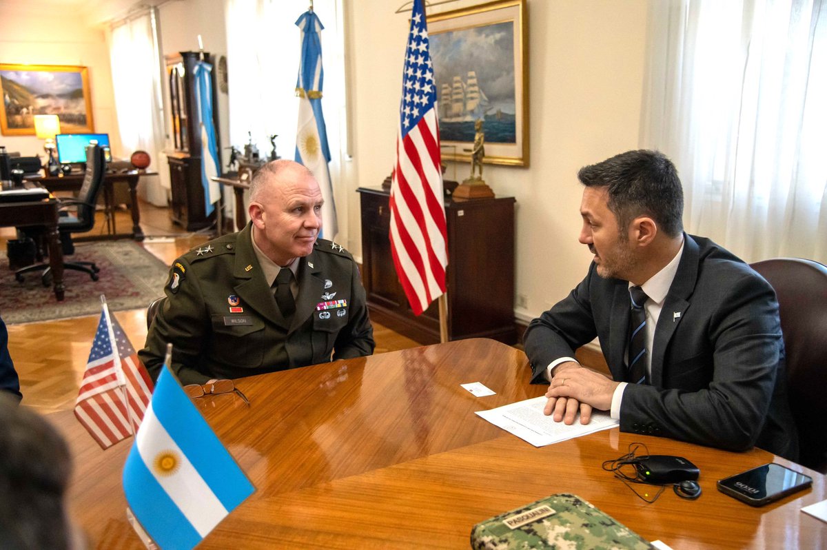 [AHORA] Luis Petri junto a Richard Wilson, general mayor de la Guardia Nacional de Georgia, Estados Unidos. 📸