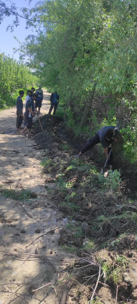 CharakQadeer's tweet photo. NRM WORKS (National Rural Mission) have been prioritised and started in different panchayats of Block Keller …
They shall be complete upto 30th May…

#mgnrega

@listenshahid 
@diprjk 
@FazLulhaseeb 
@bdo_shopian https://t.co/dVfOxC0QoM