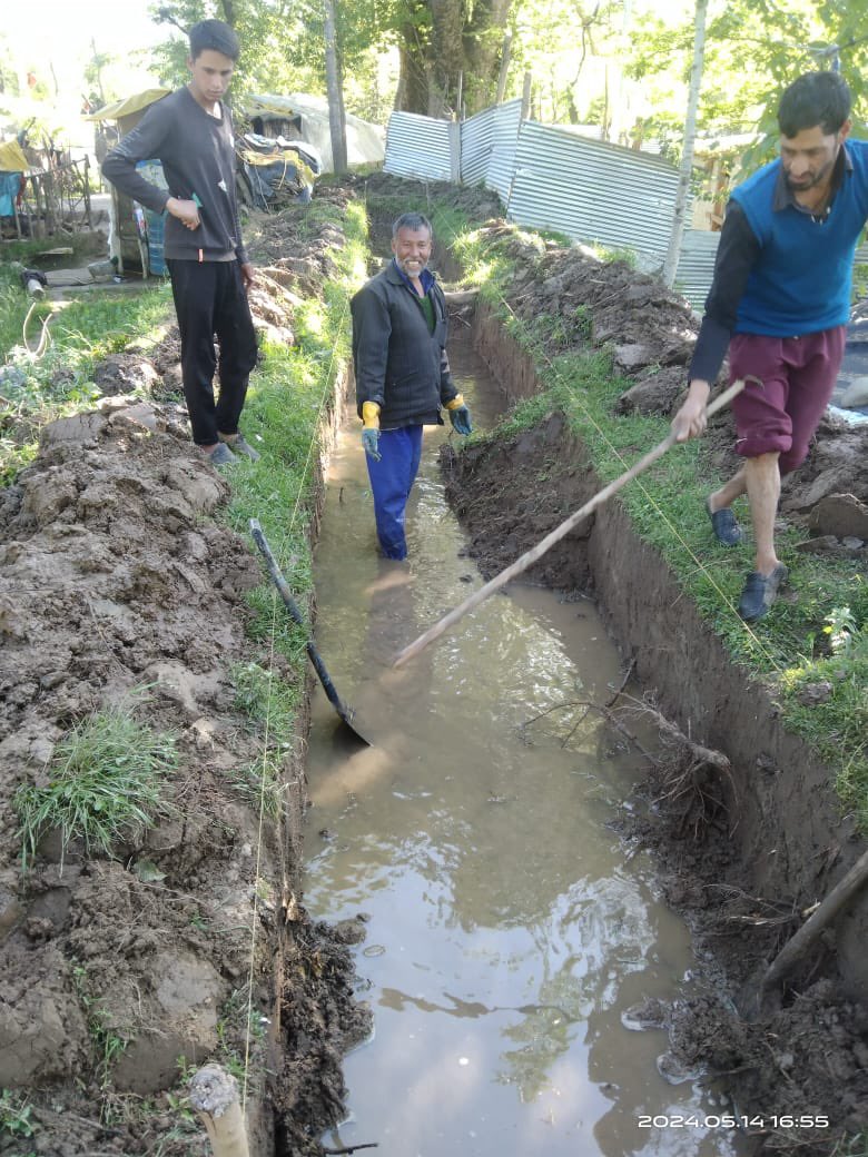 CharakQadeer's tweet photo. NRM WORKS (National Rural Mission) have been prioritised and started in different panchayats of Block Keller …
They shall be complete upto 30th May…

#mgnrega

@listenshahid 
@diprjk 
@FazLulhaseeb 
@bdo_shopian https://t.co/dVfOxC0QoM