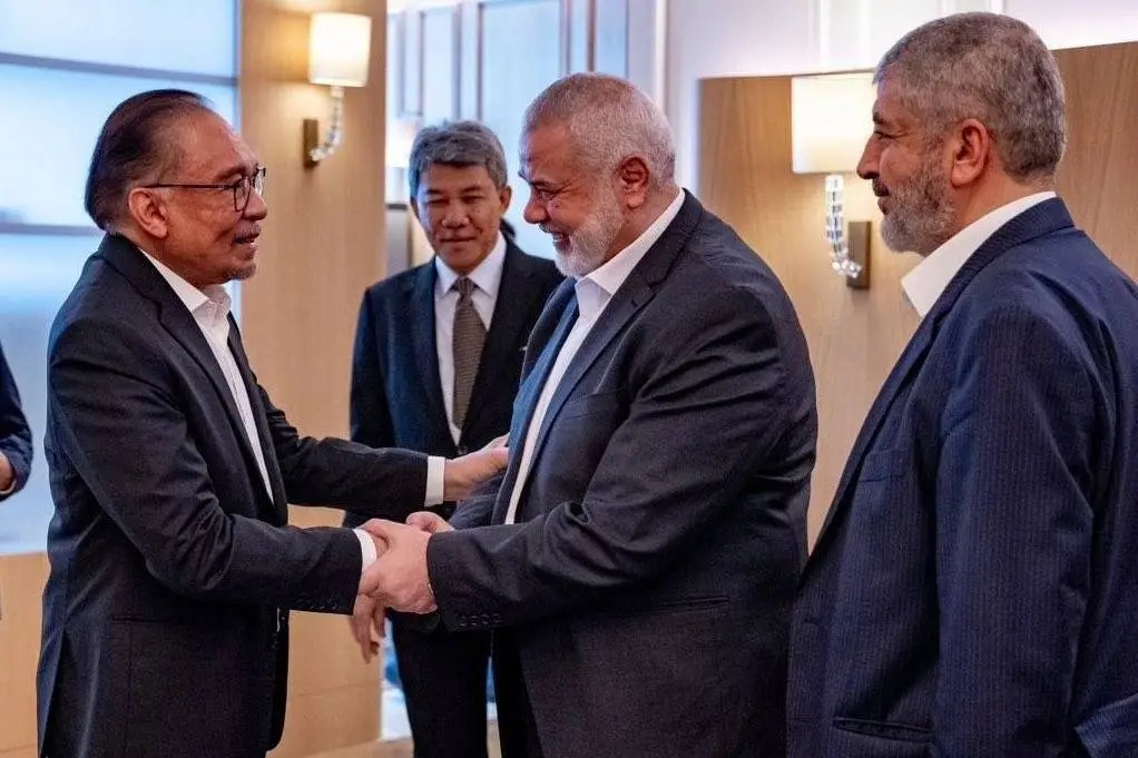 🇲🇾🇵🇸 MALAYSIAN PM OUTRAGED ABOUT META'S REMOVAL OF HAMAS POST Malaysia is demanding an explanation from Meta for its removal of posts about a meeting between Hamas leader Ismail Haniyeh and the Malaysian PM. Meta has not yet responded to the Malaysian government. Source: