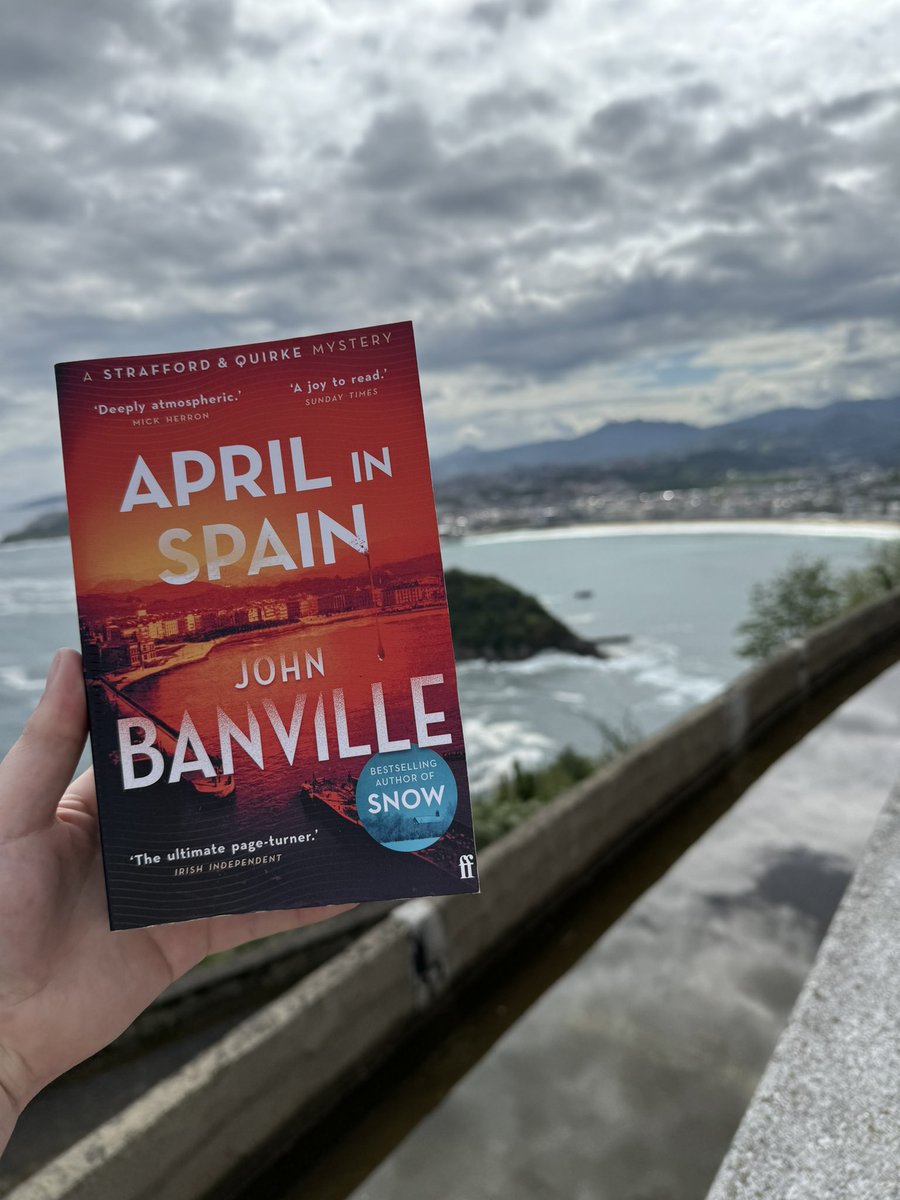 Waterstones Silverburn tweet media