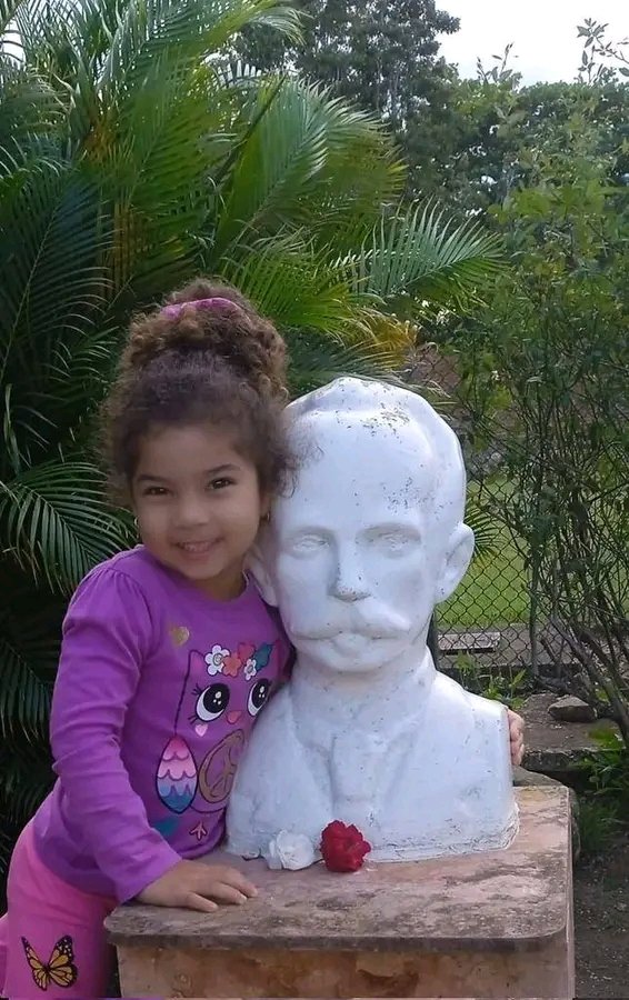 #JoséMartí 'La gratitud, como ciertas flores, no se da en la altura y mejor reverdece en la tierra buena de los humildes' #MartiVive