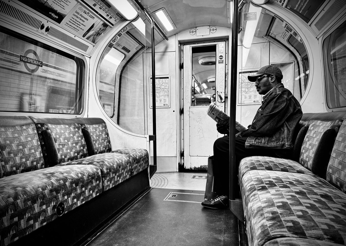 ArtLessOrdinary's tweet photo. A book on the Bakerloo line. https://t.co/5gW6QtgBji